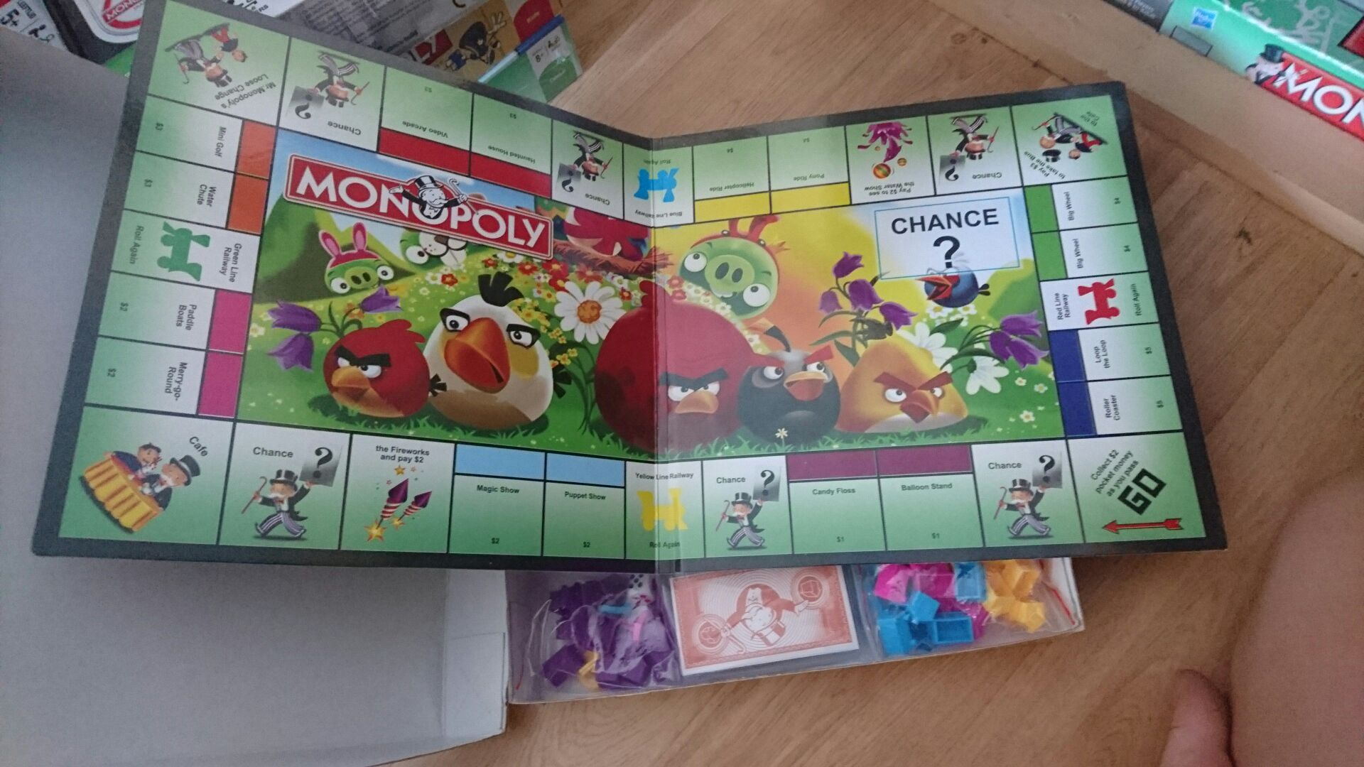 Monopoly Angry Birds  (2-4) board game collectible [Barcode 02481616] - Main Image 2