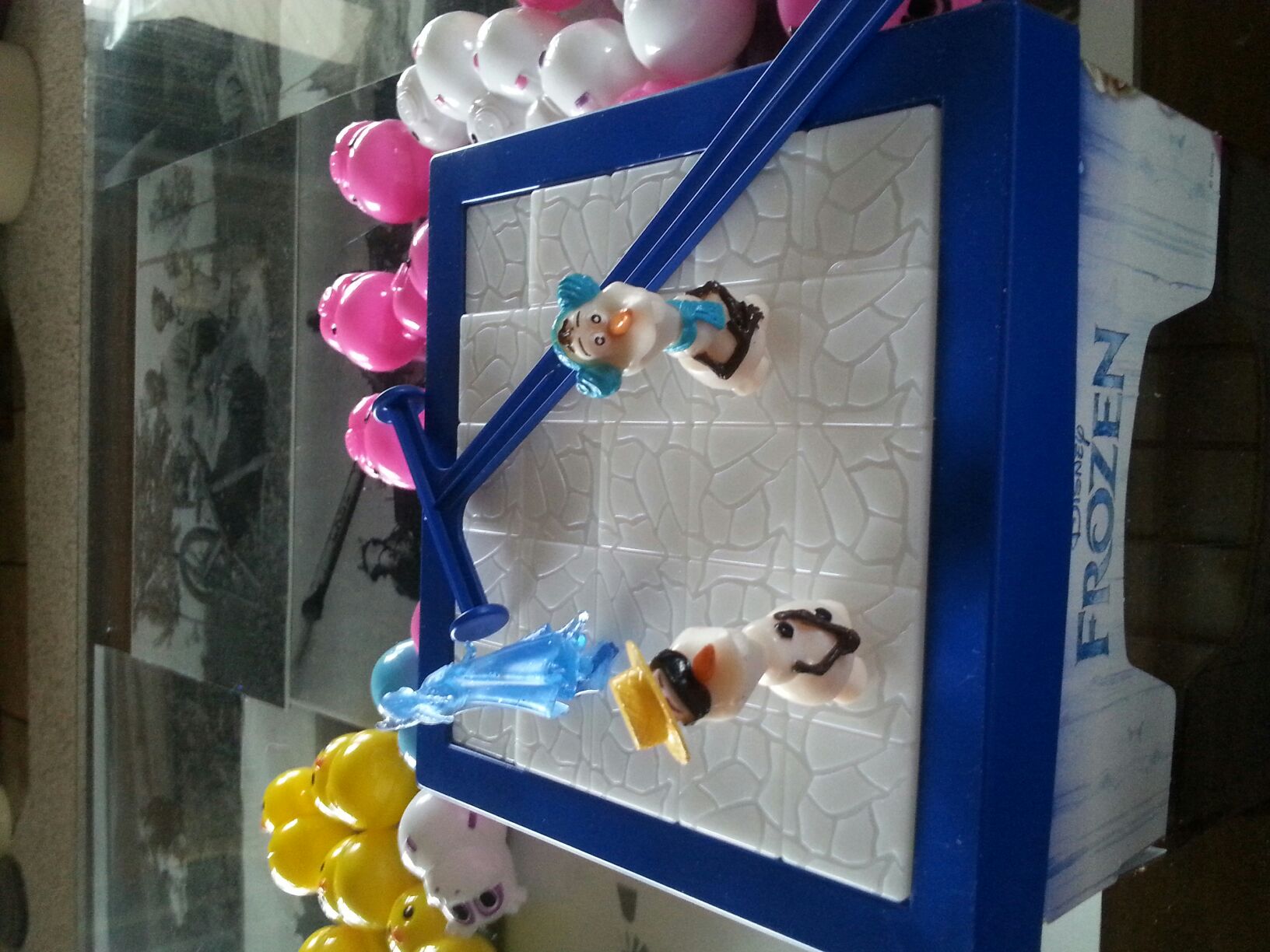 Don’t Break the Ice - Frozen  (2-4) board game collectible [Barcode 630509387946] - Main Image 2