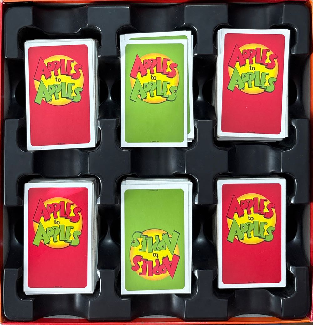 Apples To Apples  (4-10) board game collectible [Barcode 027084645194] - Main Image 3