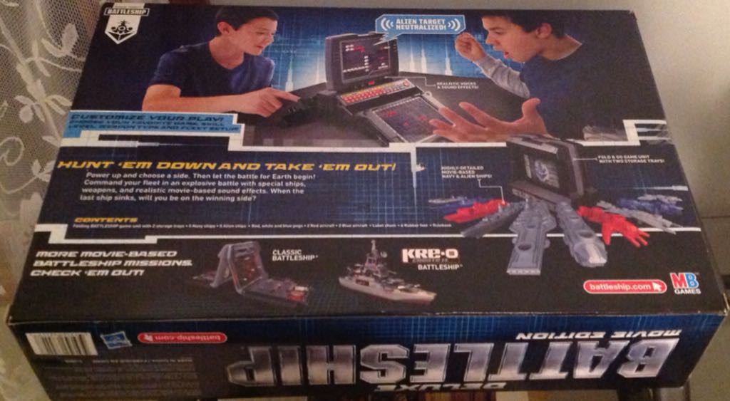 Battleship Deluxe   (8) board game collectible [Barcode 653569684497] - Main Image 2