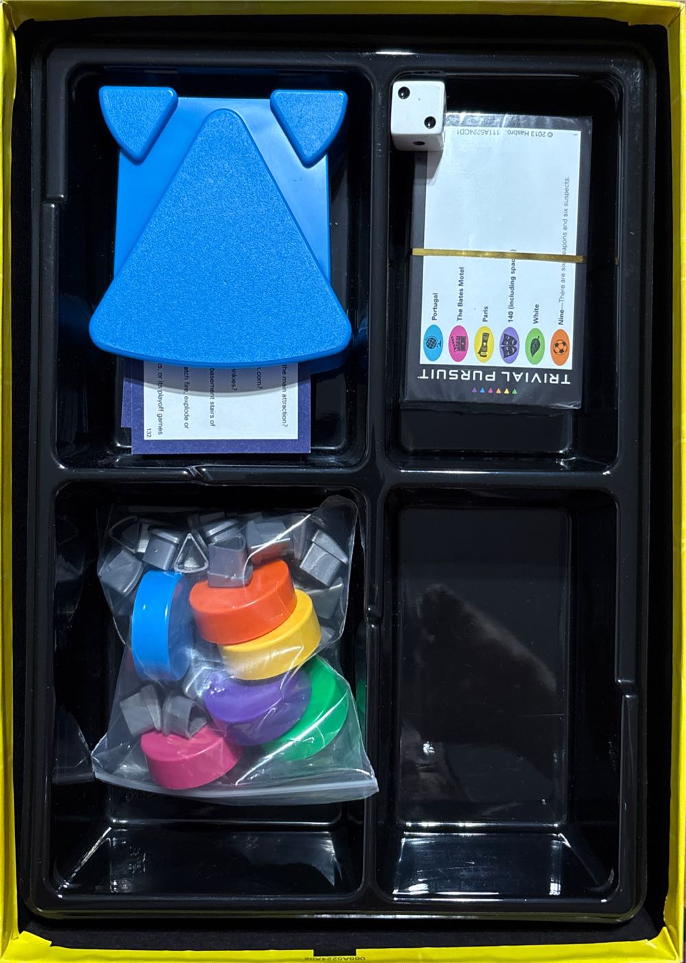 Trivial Pursuit: Party  (3-6) board game collectible [Barcode 653569887423] - Main Image 2