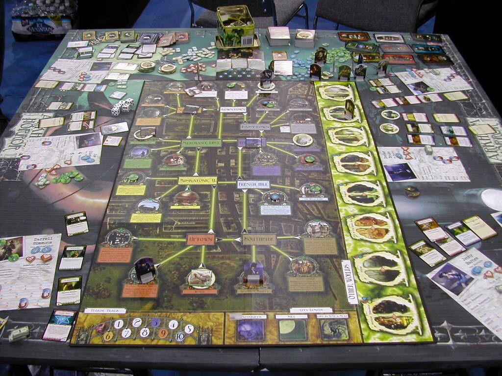 Arkham Horror  (2-8) board game collectible [Barcode 699788109137] - Main Image 2