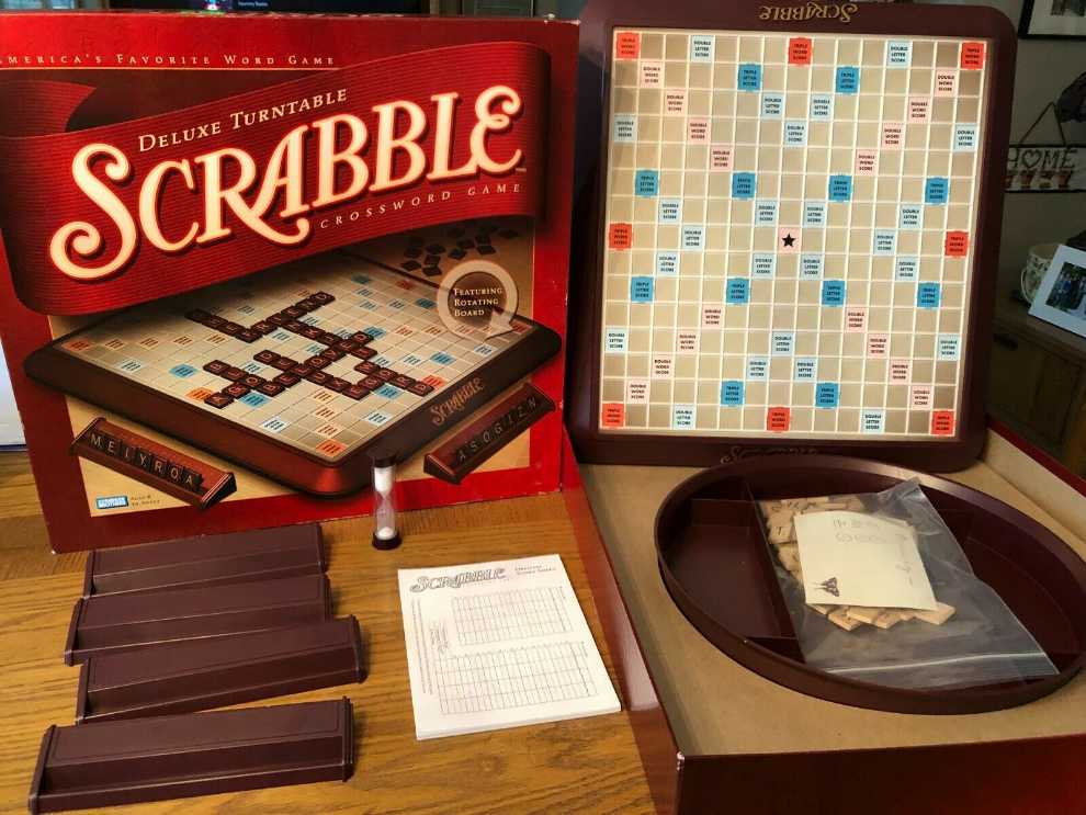 Scrabble Deluxe w/Turntable  (2-4) board game collectible [Barcode 032244040344] - Main Image 4