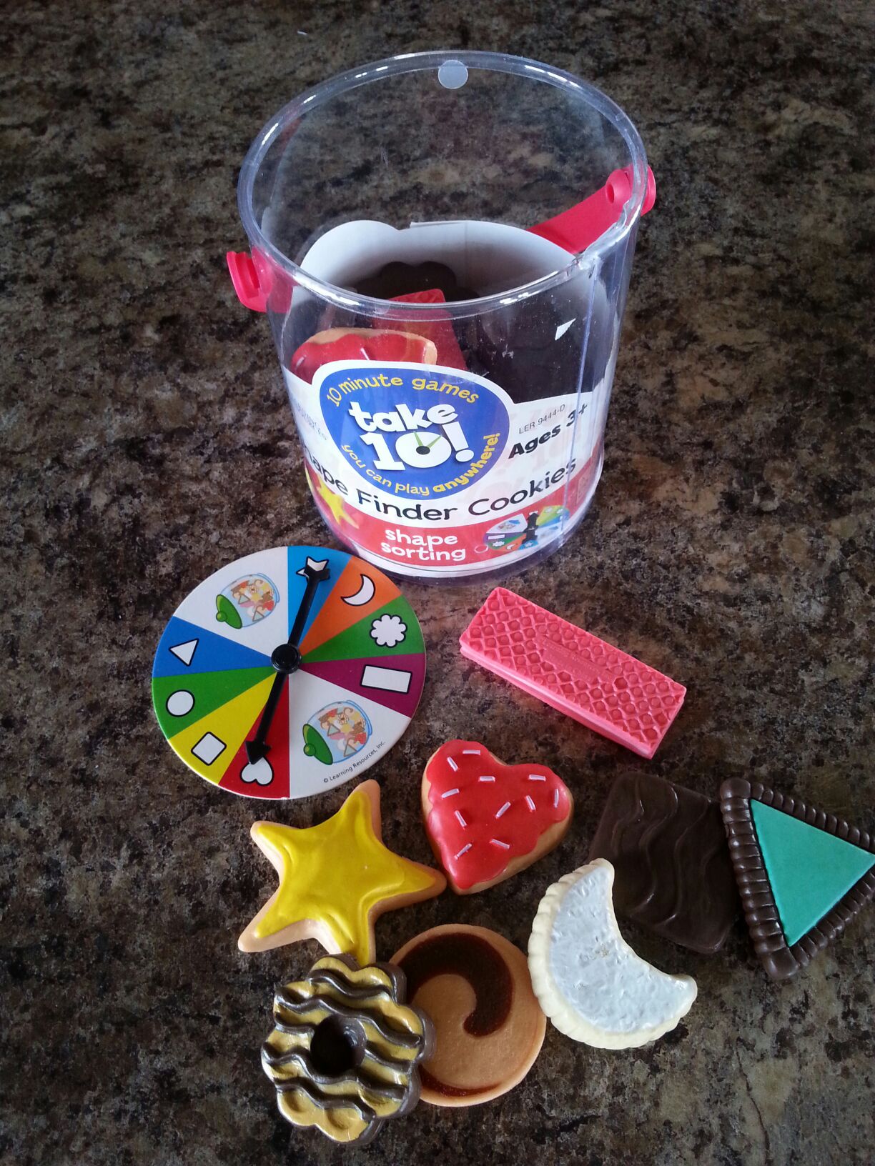 Shape Finder Cookies  board game collectible [Barcode 765023094442] - Main Image 2