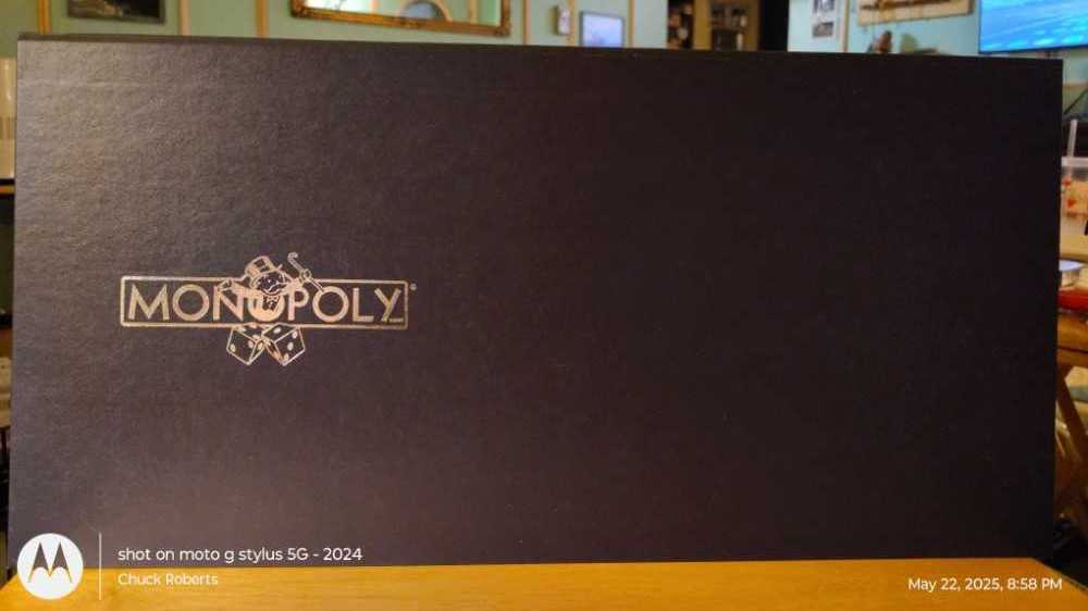 Toys R Us Monopoly Deluxe Edition  (2-10) board game collectible [Barcode 076930409329] - Main Image 2