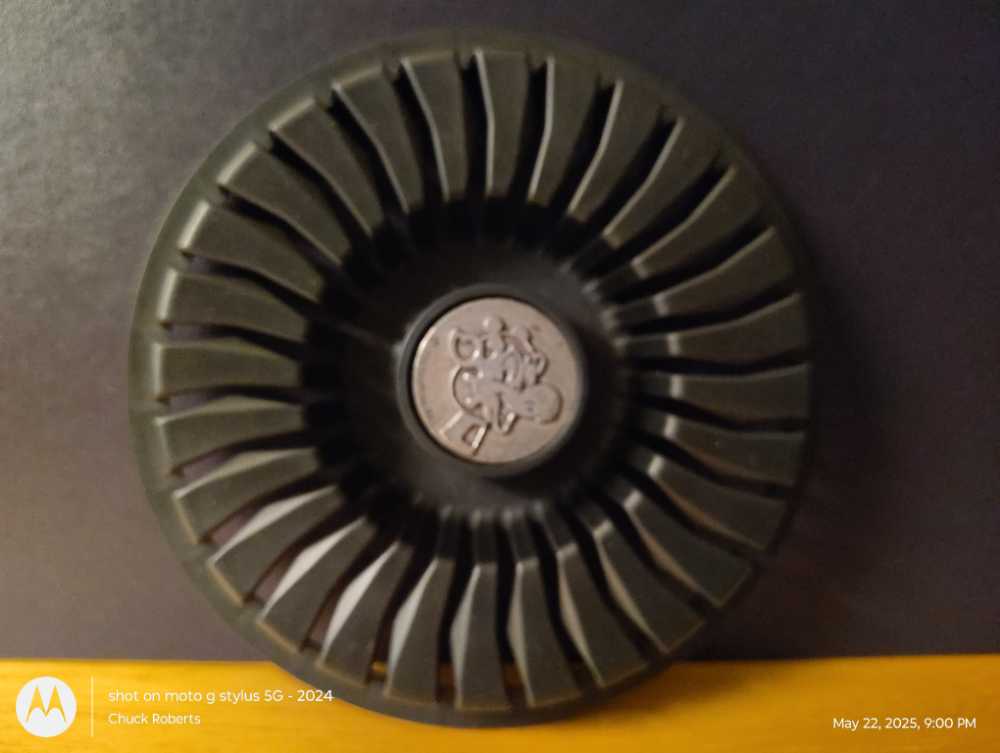 Toys R Us Monopoly Deluxe Edition  (2-10) board game collectible [Barcode 076930409329] - Main Image 3