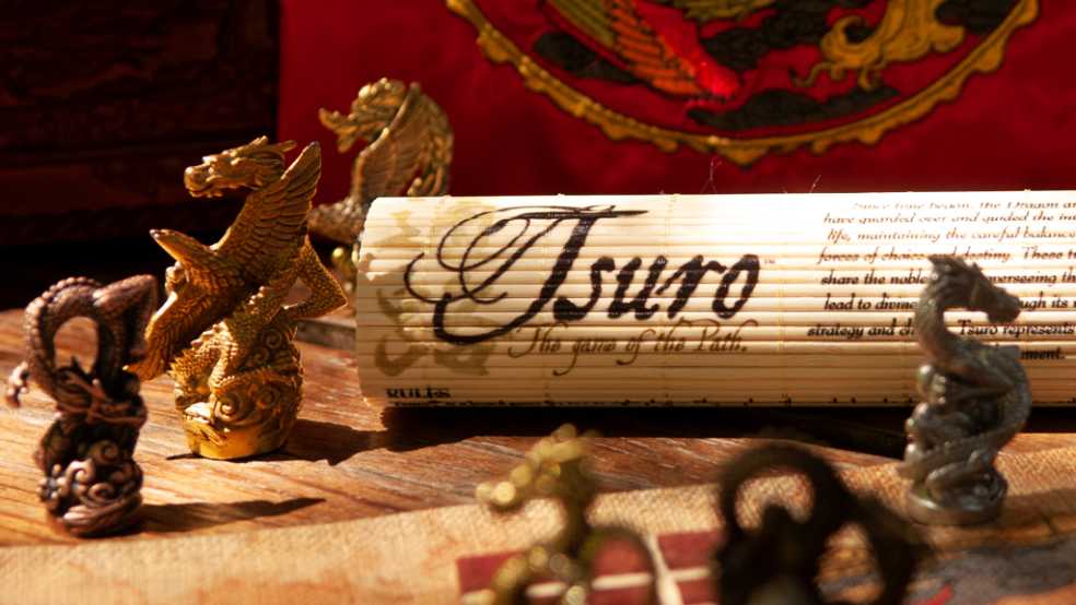 Tsuro: Luxury Edition  (2-8) board game collectible [Barcode 845866000302] - Main Image 2