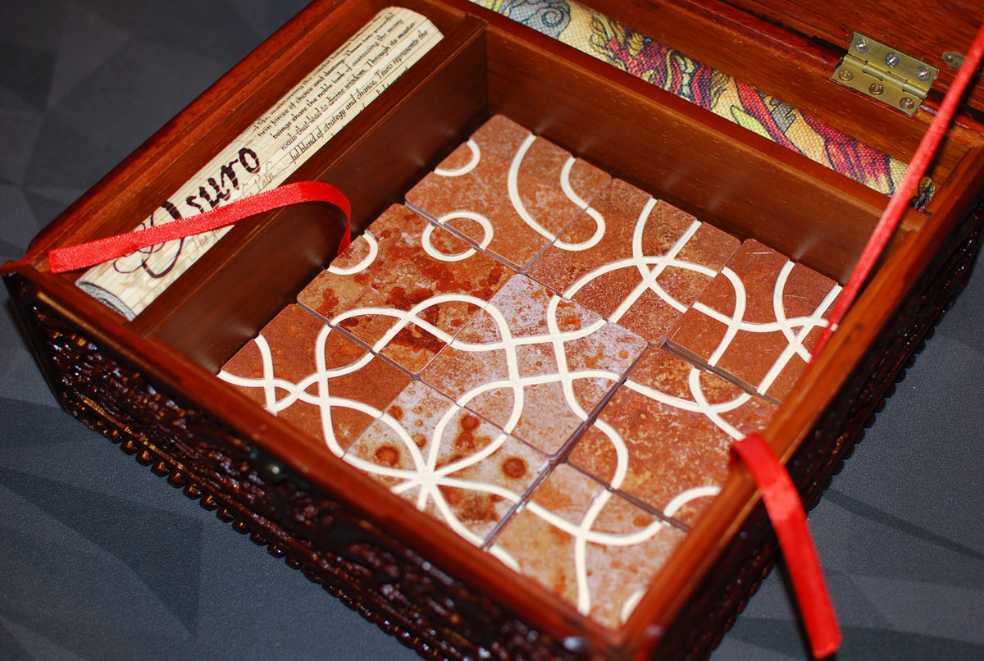 Tsuro: Luxury Edition  (2-8) board game collectible [Barcode 845866000302] - Main Image 3