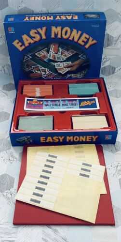 Magpie Games Urban Shadows 2nd Edition: Gamemaster Toolkit Mc Screen & Campaign Notepads