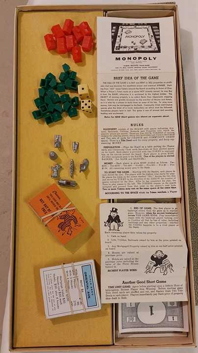 Monopoly  (2-8) board game collectible - Main Image 3