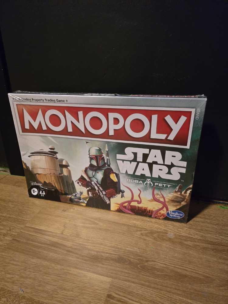 12 Game Gallery - Chess; Checkers; Backgammon; Pachisi; Tic-Tac-Toe; Passout; Solitaire; Snakes & Ladders; Chinese Checkers; Pick-Up Sticks; Playing Cards