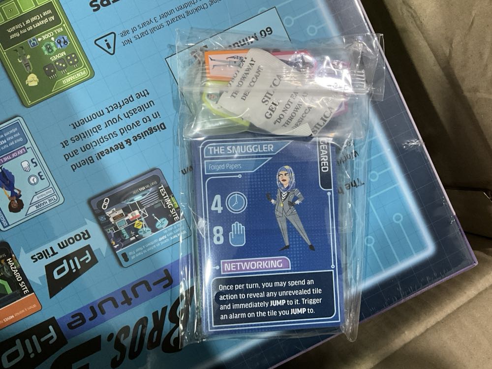 Burgle Bros 3: Future Flip - KickStarter  (4) board game collectible [Barcode 667758710997] - Main Image 2