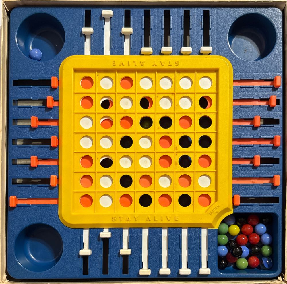 Stay Alive  (2-4) board game collectible - Main Image 2