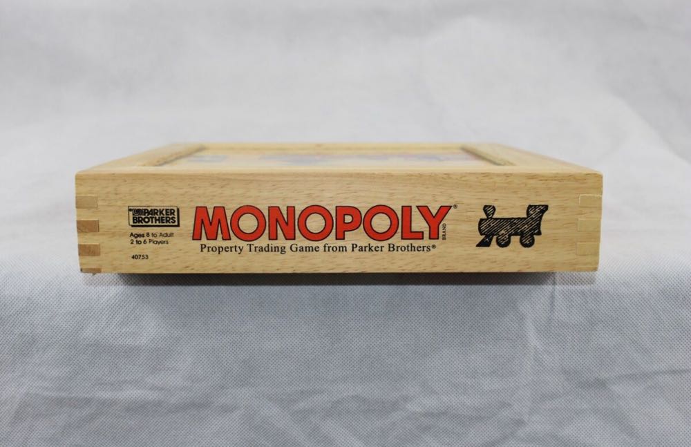 Monopoly  (2-6) board game collectible [Barcode 076930407530] - Main Image 4
