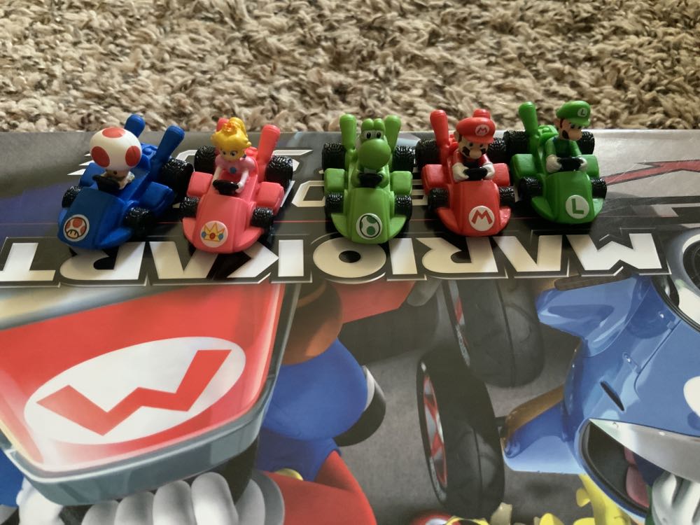Monopoly Gamer MarioKart  (2-4) board game collectible [Barcode 630509673223] - Main Image 4