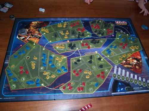 Risk: Star Wars: Clone Wars Edition   (2-4) board game collectible [Barcode 653569035879] - Main Image 2