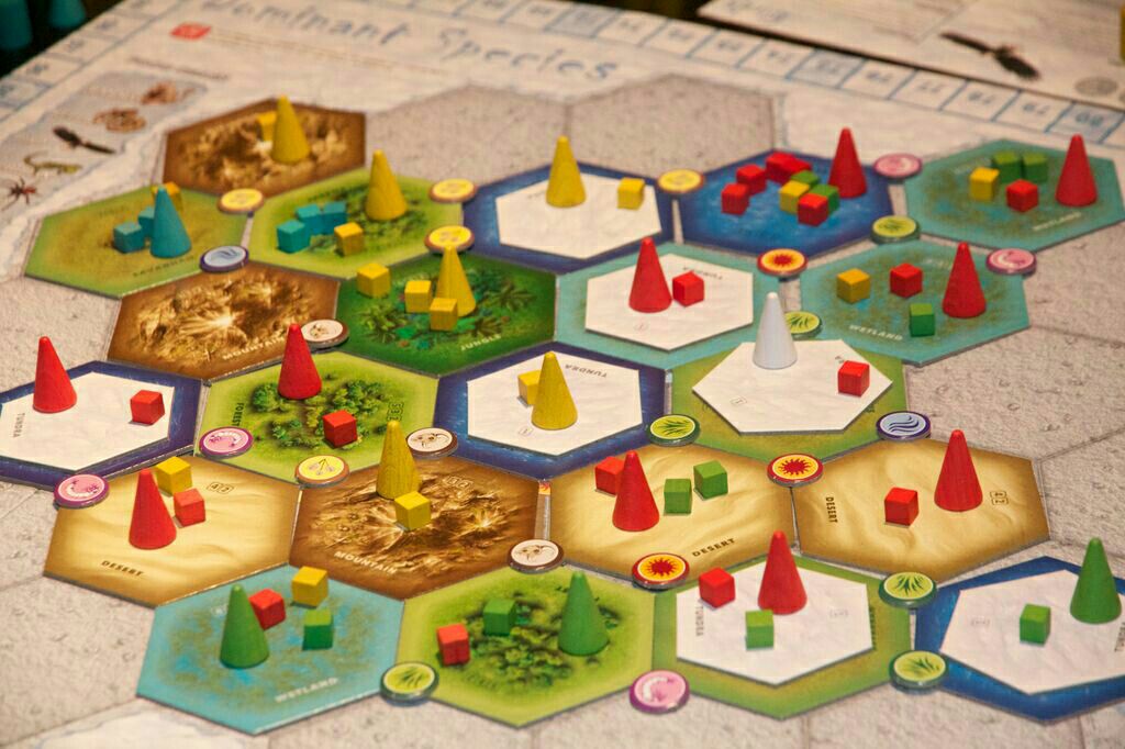 Dominant Species  (2-6) board game collectible [Barcode 817054010554] - Main Image 2