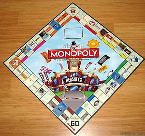 Monopoly Hershey Edition  (2-6) board game collectible - Main Image 2