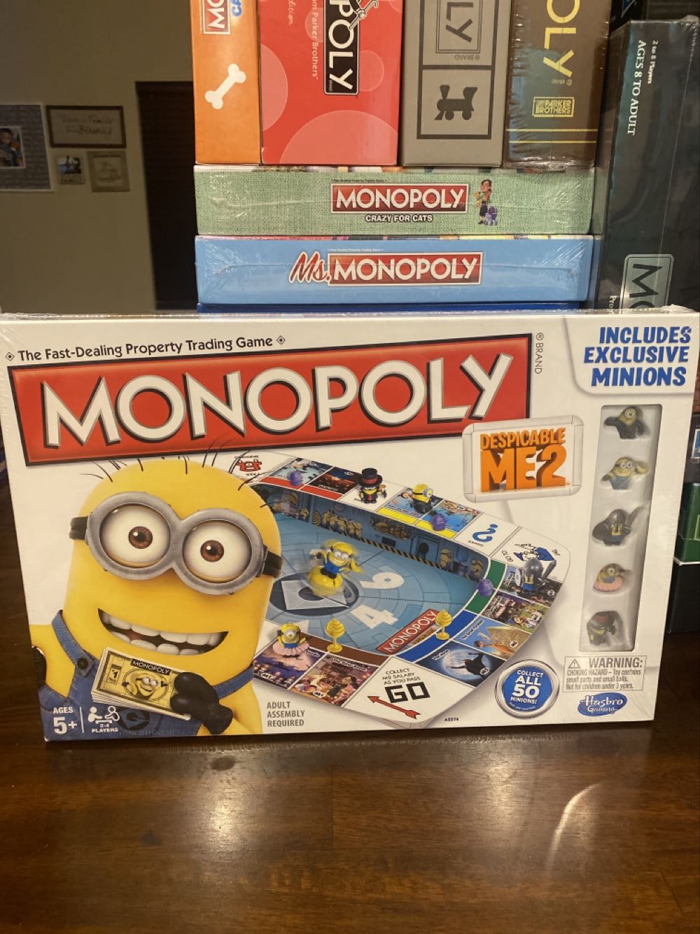 Despicable Me 2: Monopoly  (2-4) board game collectible [Barcode 653569842972] - Main Image 2