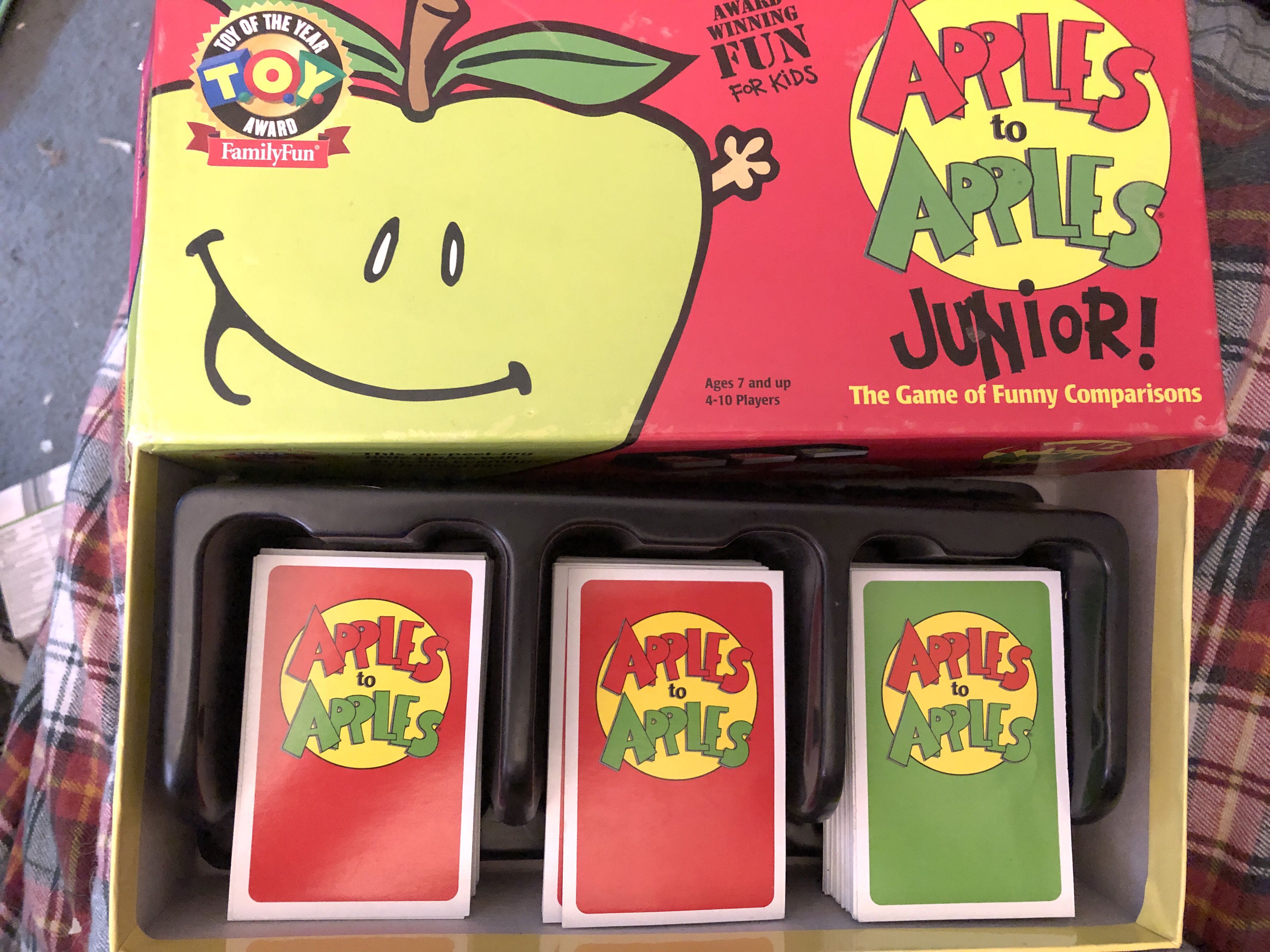 Apples To Apples Junior  (4-10) board game collectible [Barcode 659390077507] - Main Image 2