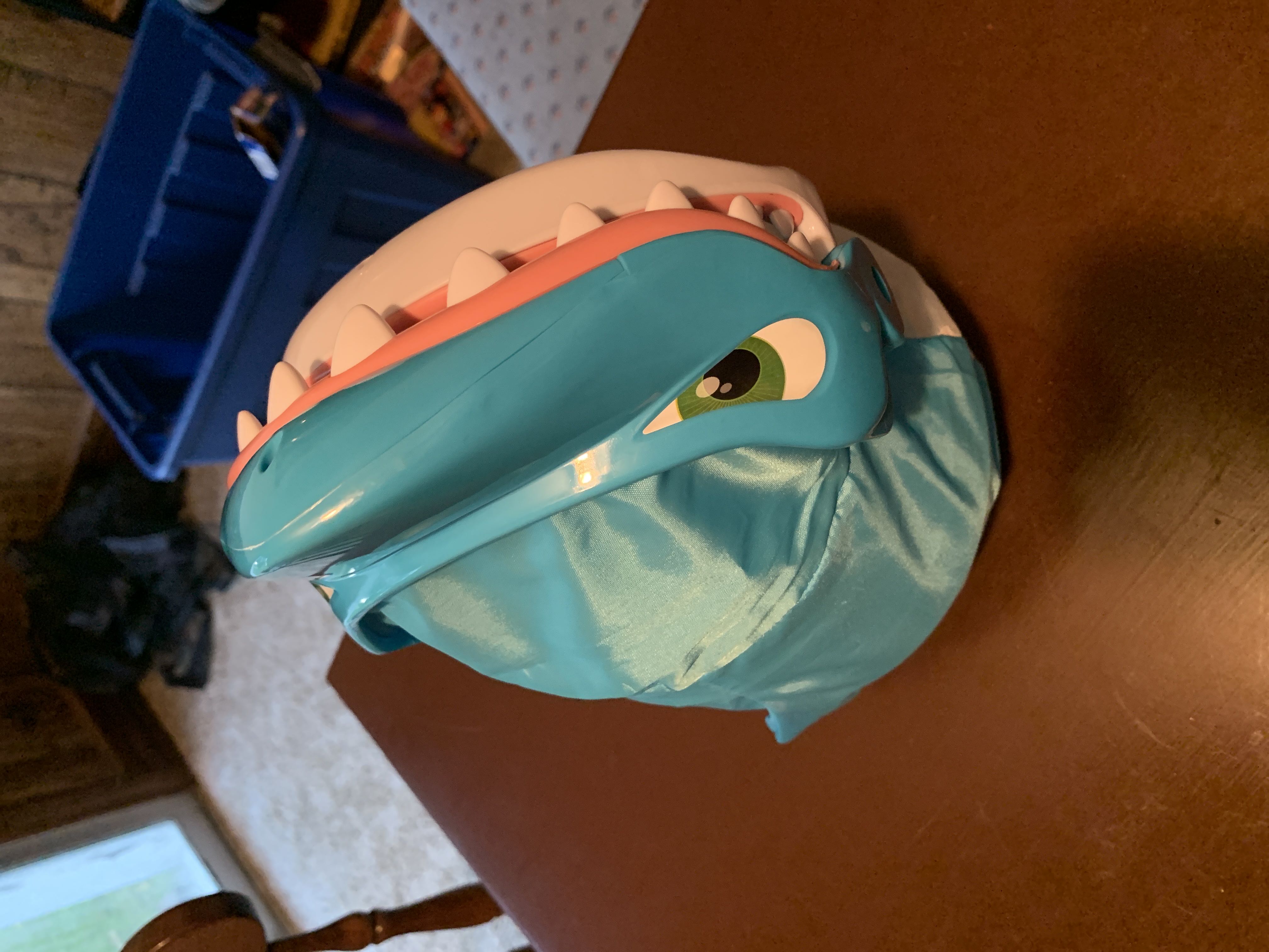 Shark Bite  (2-4) board game collectible [Barcode 021853000665] - Main Image 2