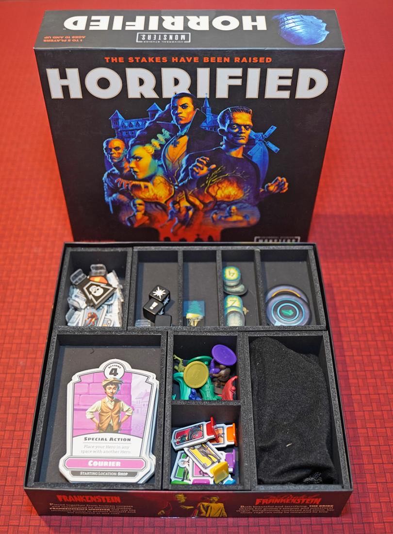 Horrified: Universal Studios Monsters  (1-5) board game collectible [Barcode 810558018361] - Main Image 4