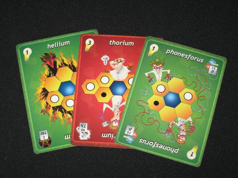 Wrong Chemistry  (2 to 4 Players) board game collectible [Barcode 799422827943] - Main Image 2