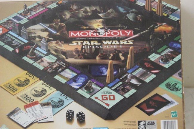 Monopoly Star Wars Episode I  (2-8) board game collectible - Main Image 2