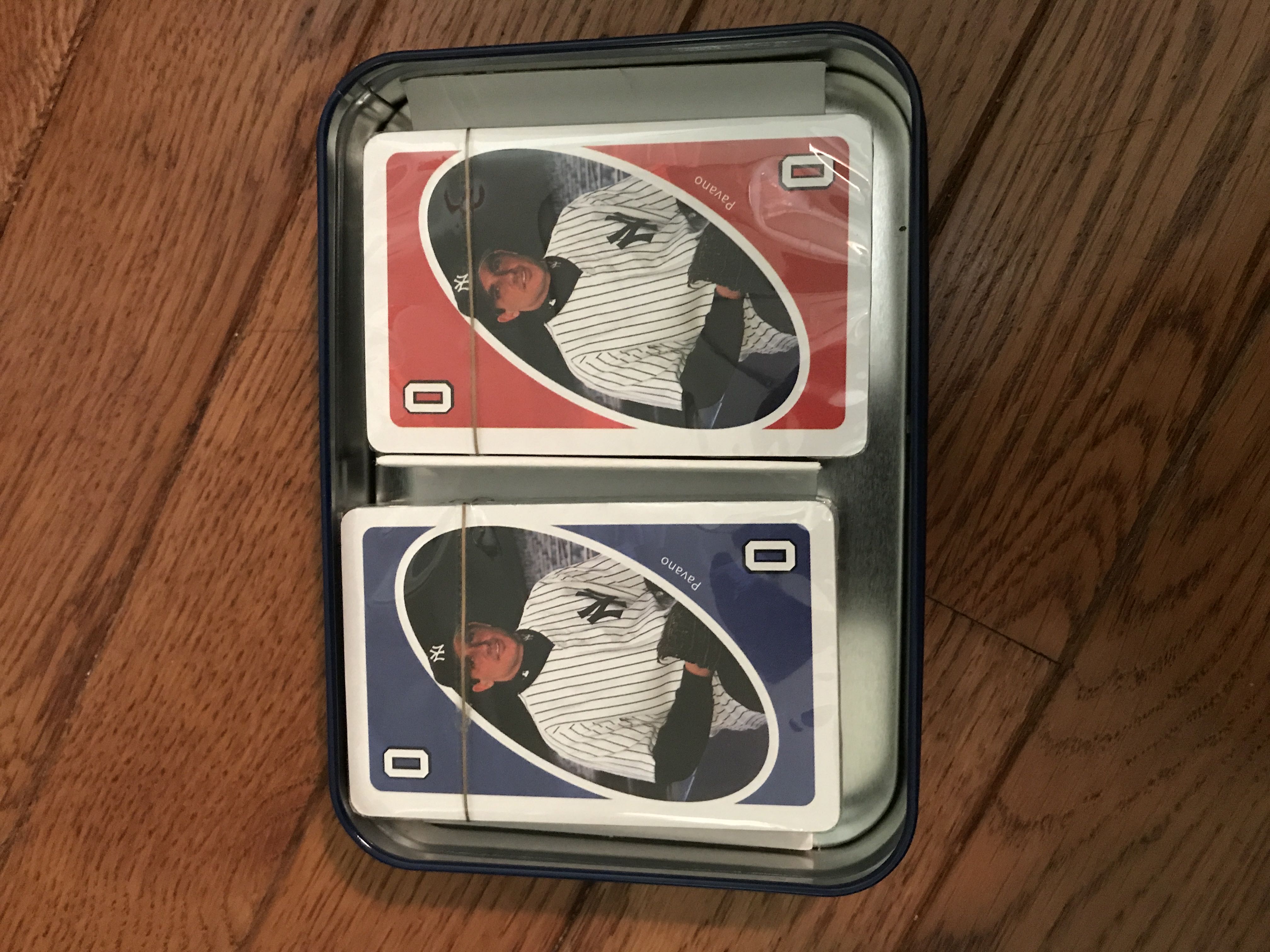 TIN• UNO• NYY Edition  (2-10) board game collectible - Main Image 2