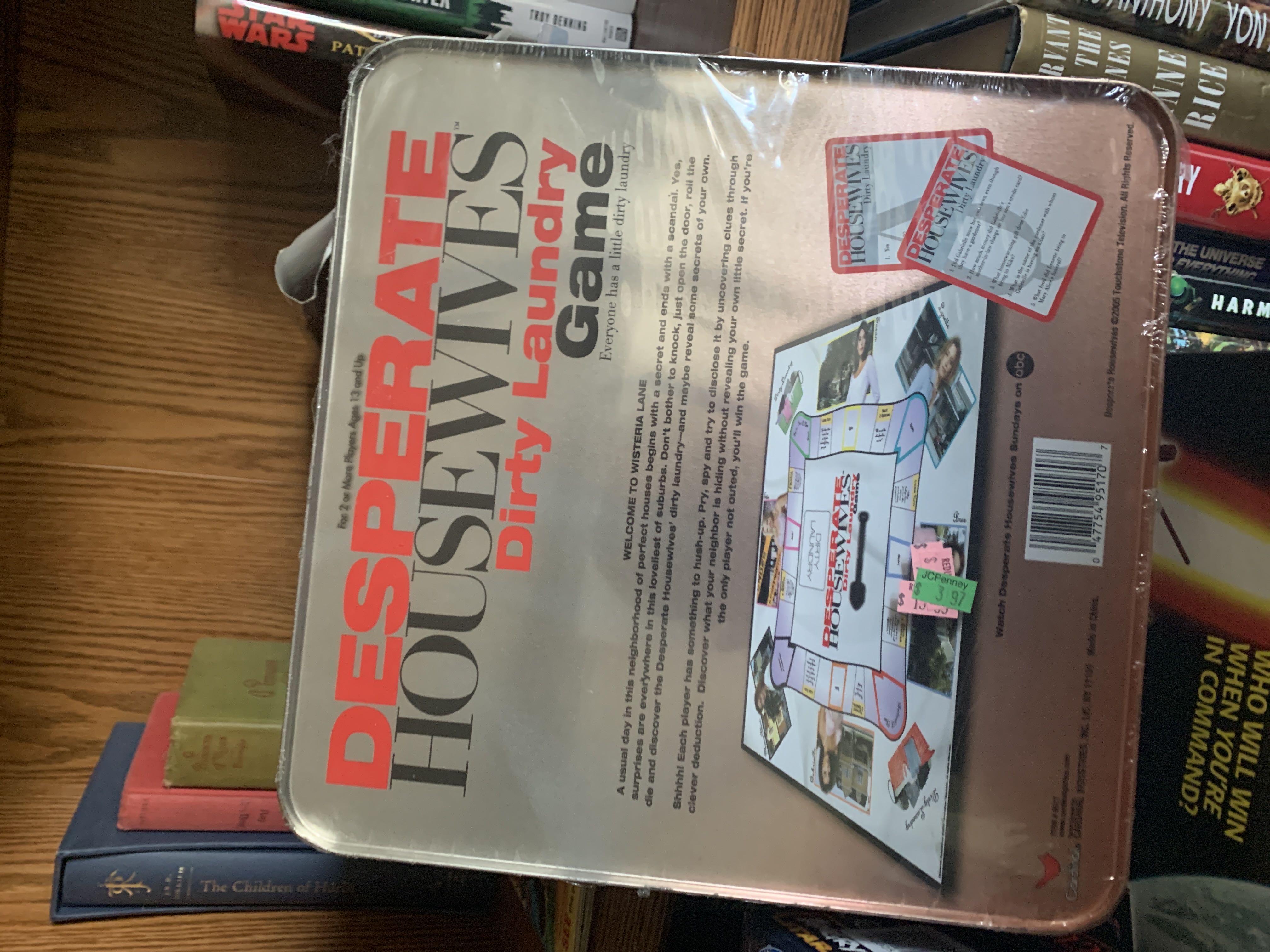 Desperate Housewives Dirty Laundry  (2 or More) board game collectible [Barcode 047754951707] - Main Image 2