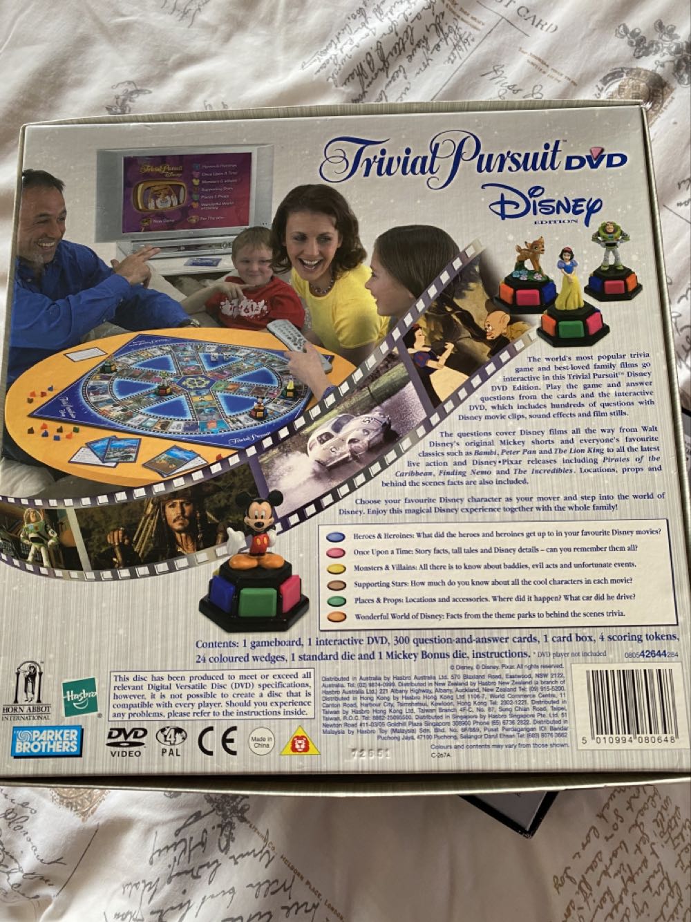 Trivial Pursuit: DVD Disney  (2-4) board game collectible [Barcode 5010994080648] - Main Image 2