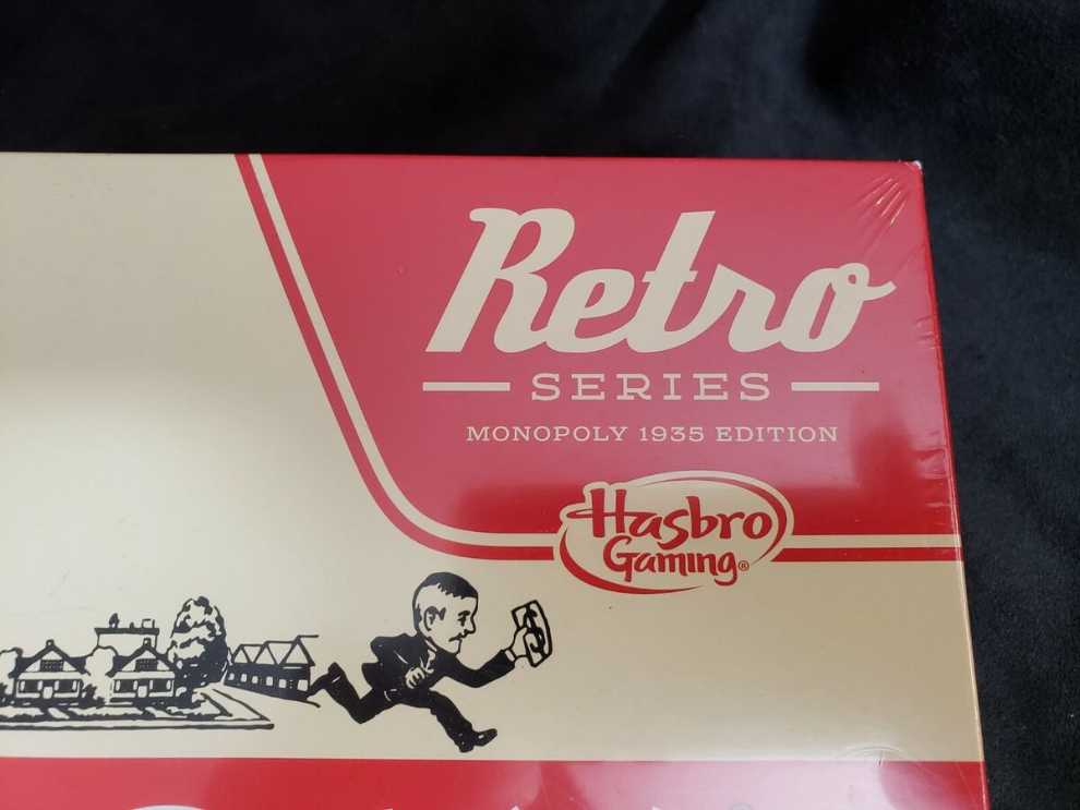 Monopoly (Retro Series)  (3-6) board game collectible [Barcode 630509438594] - Main Image 3