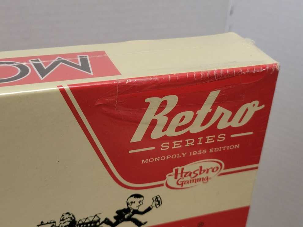 Monopoly (Retro Series)  (3-6) board game collectible [Barcode 630509438594] - Main Image 4