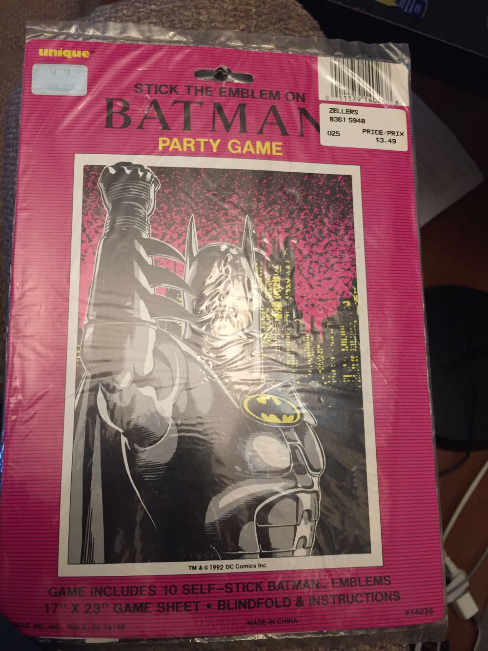 Batman Party Game Stick The Emblem On Batman  board game collectible [Barcode 011179140268] - Main Image 3