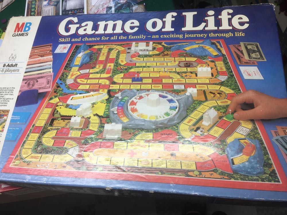 Game Of Life Classic MB  (2-6) board game collectible [Barcode 5010994560027] - Main Image 1