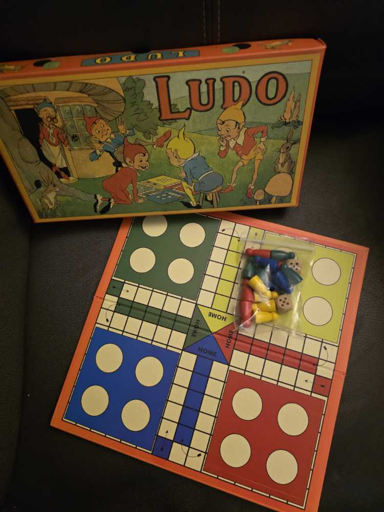 Ludo  (2-4) board game collectible [Barcode 5099019864333] - Main Image 2