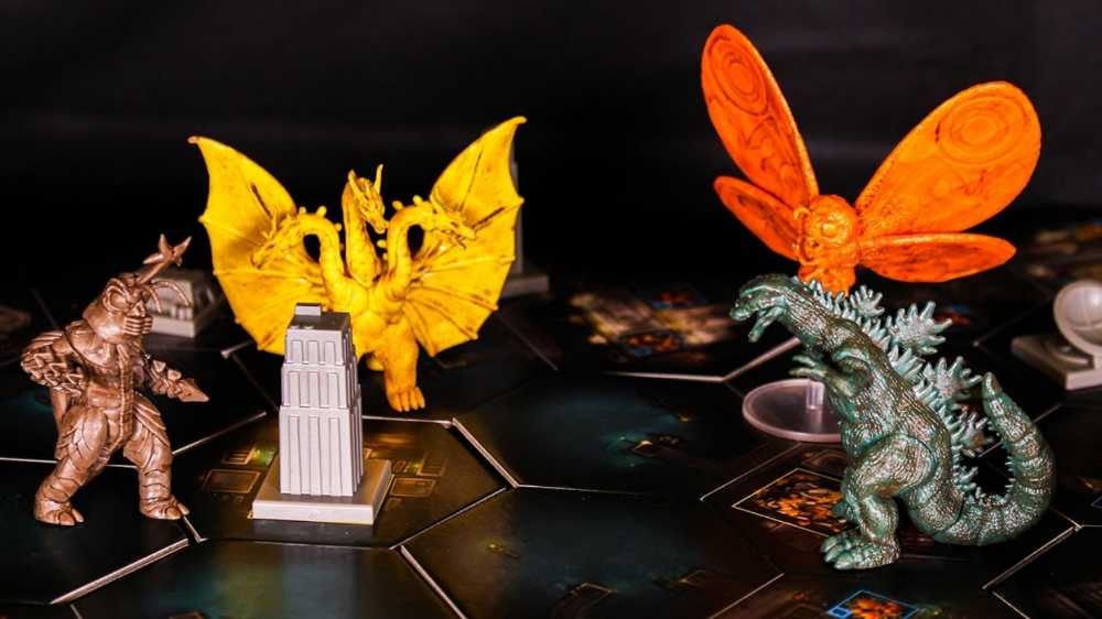 Godzilla: Tokyo Clash  (2-4) board game collectible [Barcode 889698487139] - Main Image 3