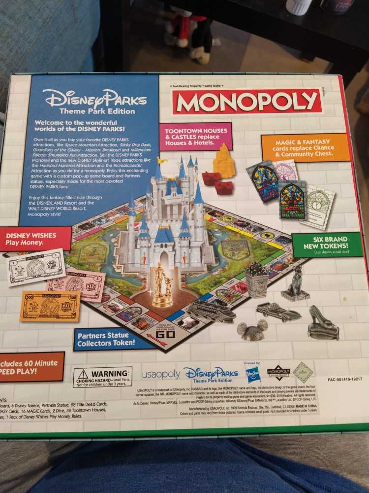 Disney Parks Theme Park Edition  (2-6) board game collectible - Main Image 2