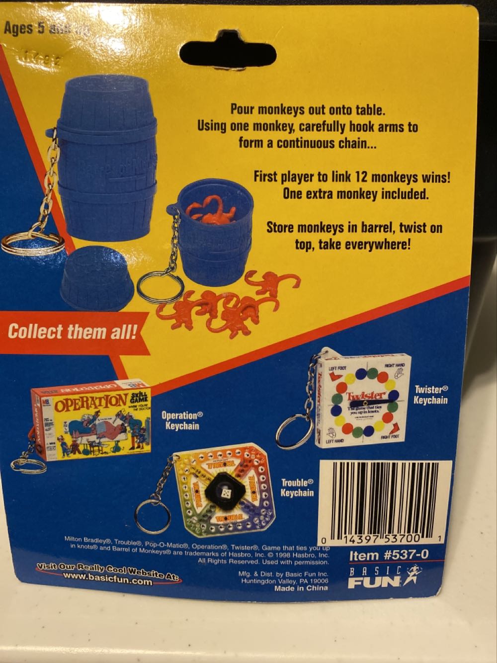 Barrel Of Monkeys Keychain  board game collectible [Barcode 014397537001] - Main Image 3