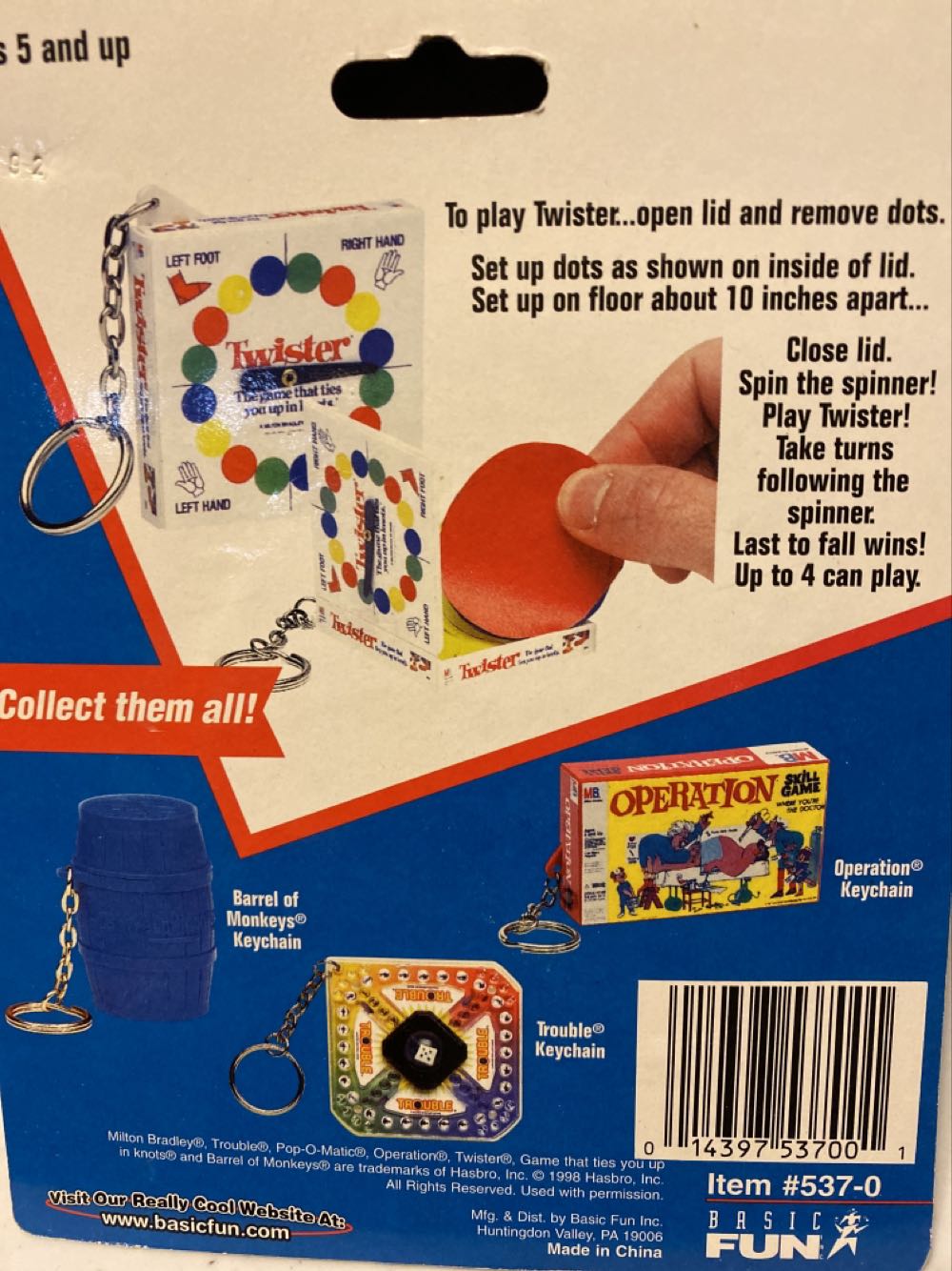 Twister Keychain  board game collectible [Barcode 014397537001] - Main Image 2