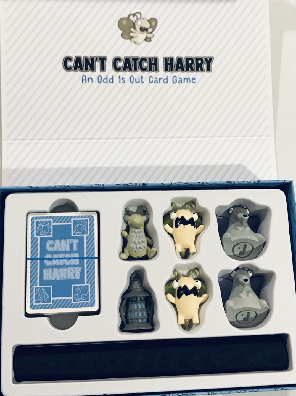 Can’t Catch Harry Card Game The Odd 1s Out Original Game  (2-6) board game collectible [Barcode 850002773002] - Main Image 4