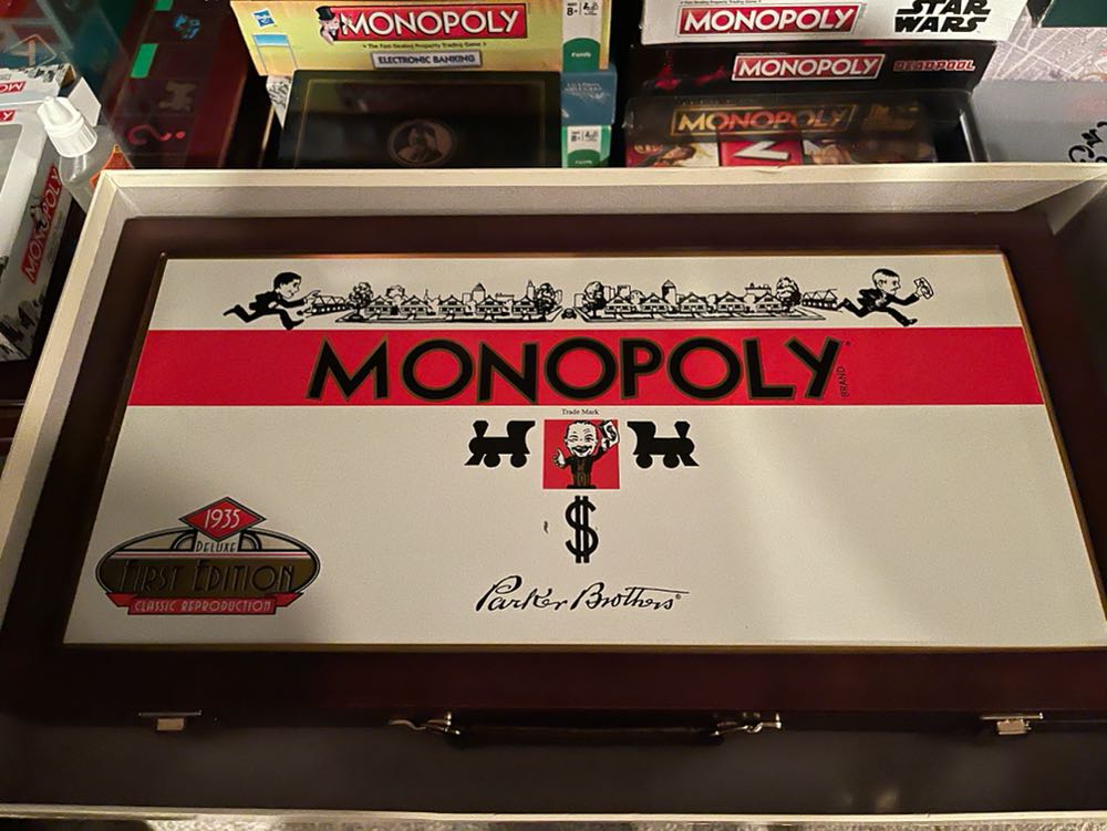 Deluxe First Edition Classic  (2-6) board game collectible [Barcode 071404361073] - Main Image 2