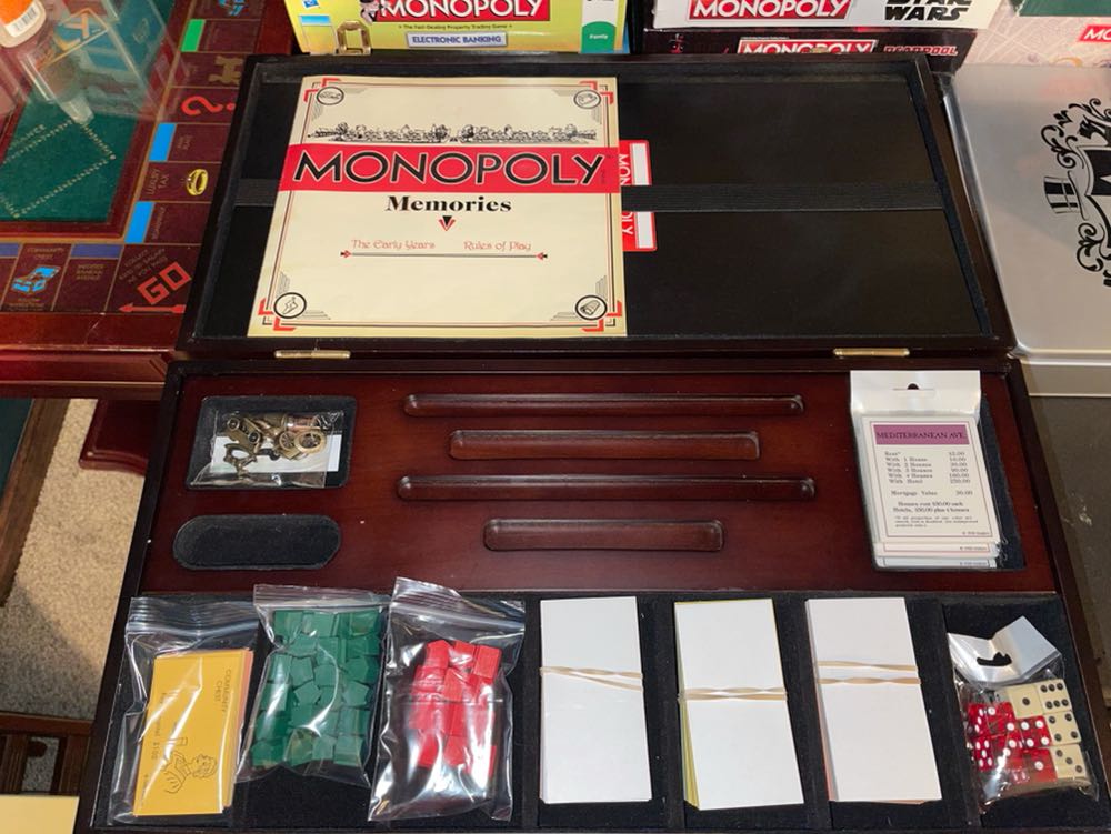 Deluxe First Edition Classic  (2-6) board game collectible [Barcode 071404361073] - Main Image 3