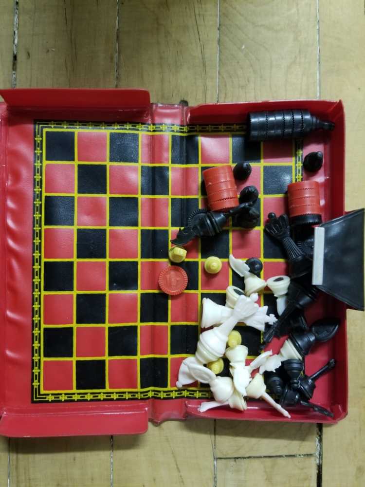 Magnetic Standing Chess & Checker Set  board game collectible - Main Image 2