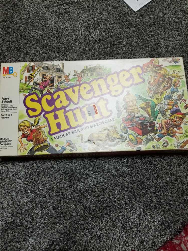 Scavenger Hunt   (2-4) board game collectible [Barcode 032244043116] - Main Image 1