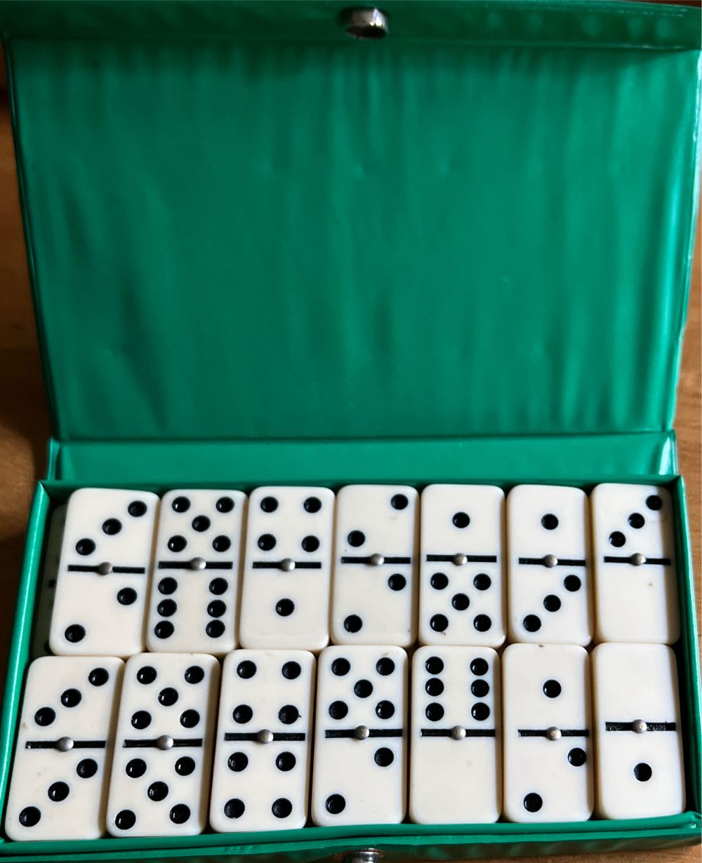 Dominoes | small  (2-4 Players) board game collectible [Barcode 7450077113951] - Main Image 2