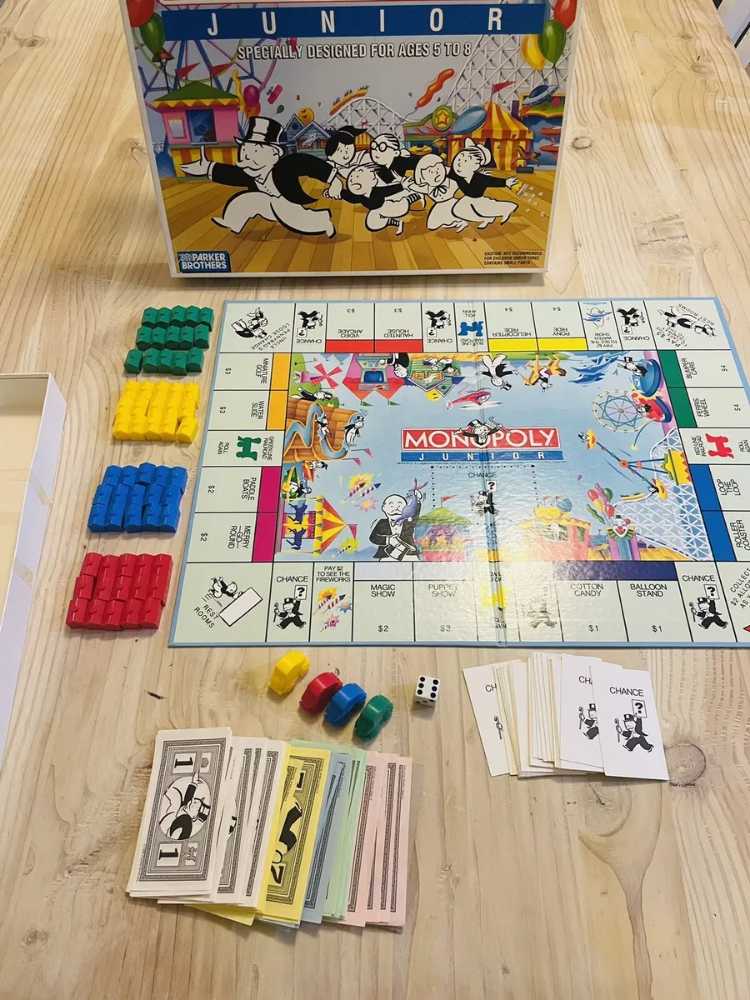 Monopoly: Junior   (2-4) board game collectible [Barcode 073000004415] - Main Image 2