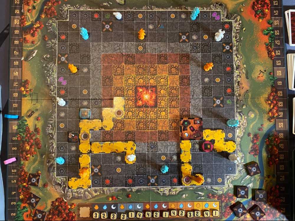 In The Hall Of The Mountain King  (2-5) board game collectible [Barcode 782150647280] - Main Image 4