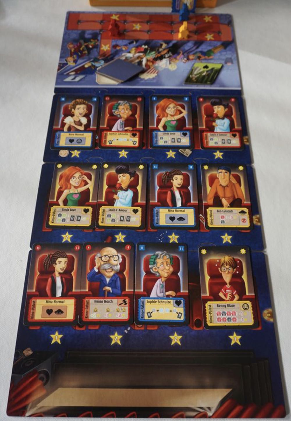 Showtime  (2-4) board game collectible - Main Image 3