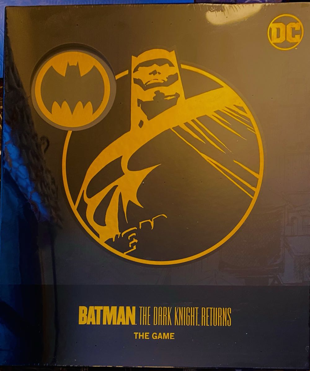 Batman: The Dark Knight Returns Deluxe  (1-2) board game collectible [Barcode 814552029170] - Main Image 2